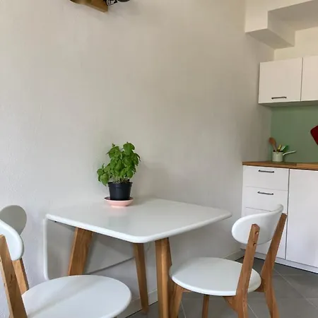 Апартаменти Mini Loft Lido With Own Sunny & Private Garden Lido di Venezia