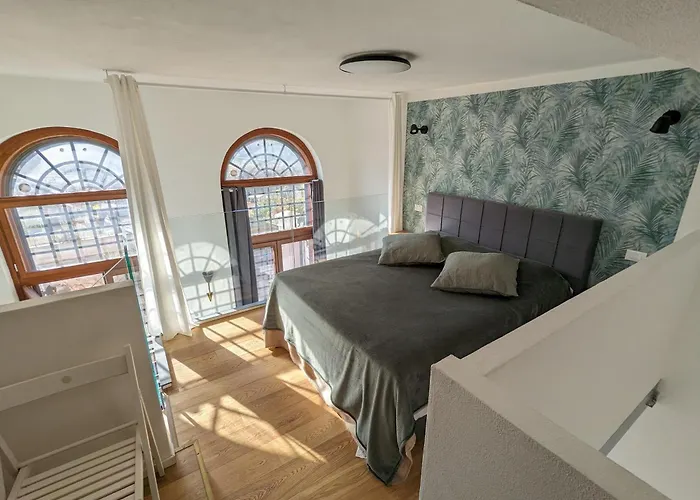 Mini Loft Lido With Own Sunny & Private Garden Lägenhet